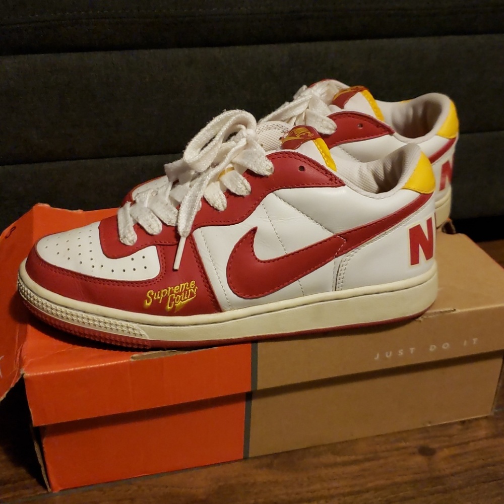 Nike Supreme Court size 10 W